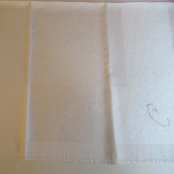 Monogrammed "C" cloth napkins - Picture 5 of 8